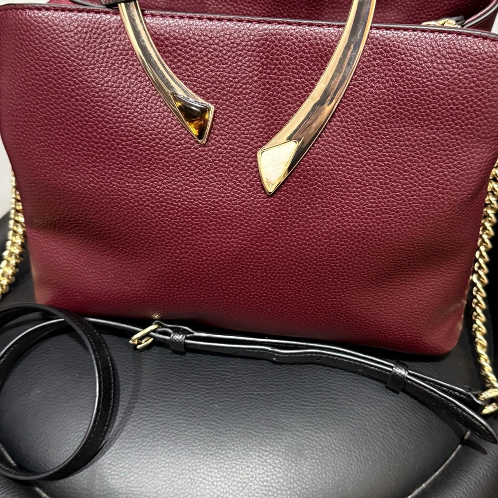 Chic Burgundy Handbag with Gold Accents - Picture 2 of 8